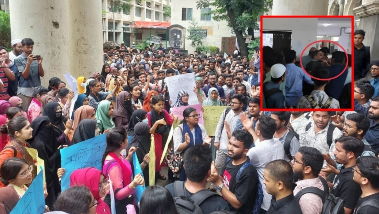 জবির ভিসি ভবনের সামনে শিক্ষার্থীদের অবস্থান