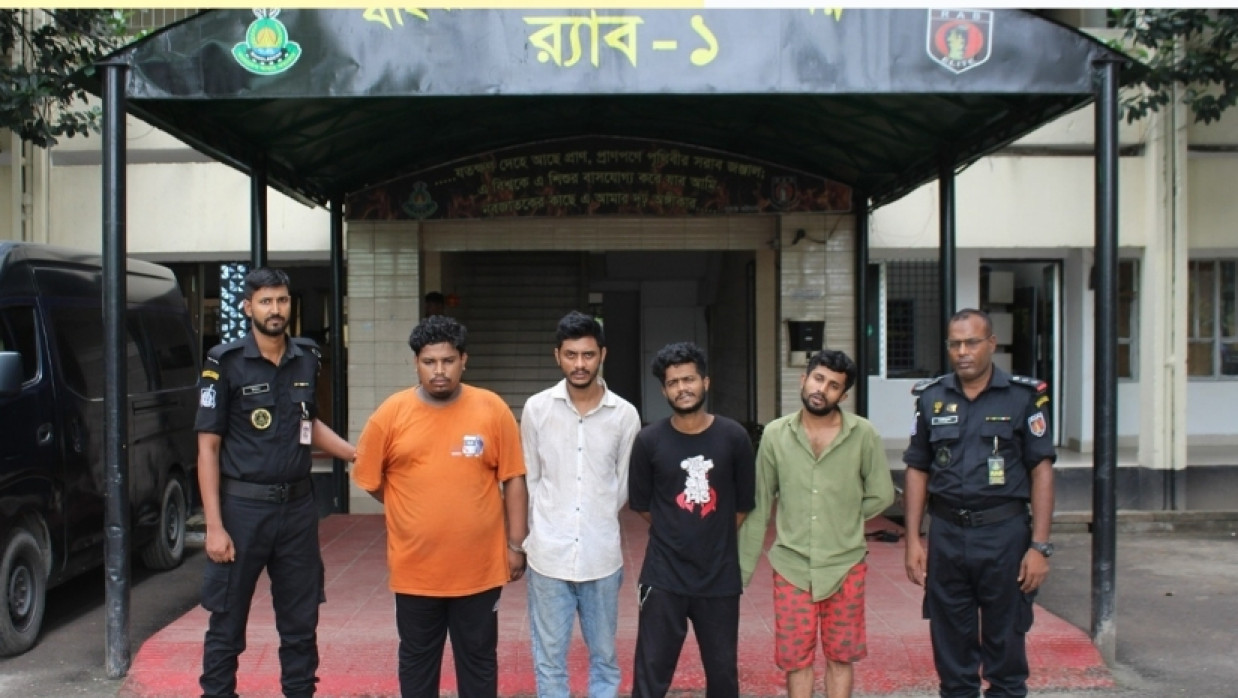 গ্রেপ্তার  ছিনতাই চক্র