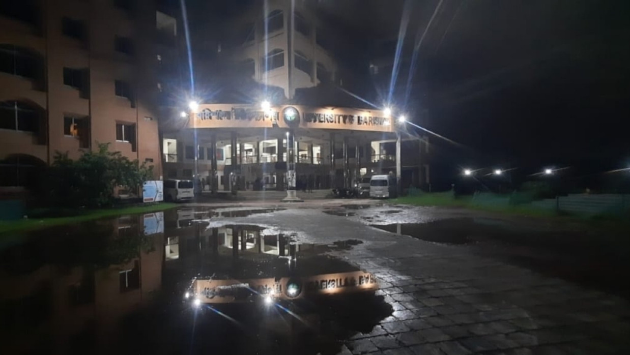ক্যাম্পাসে জলাবদ্ধতা