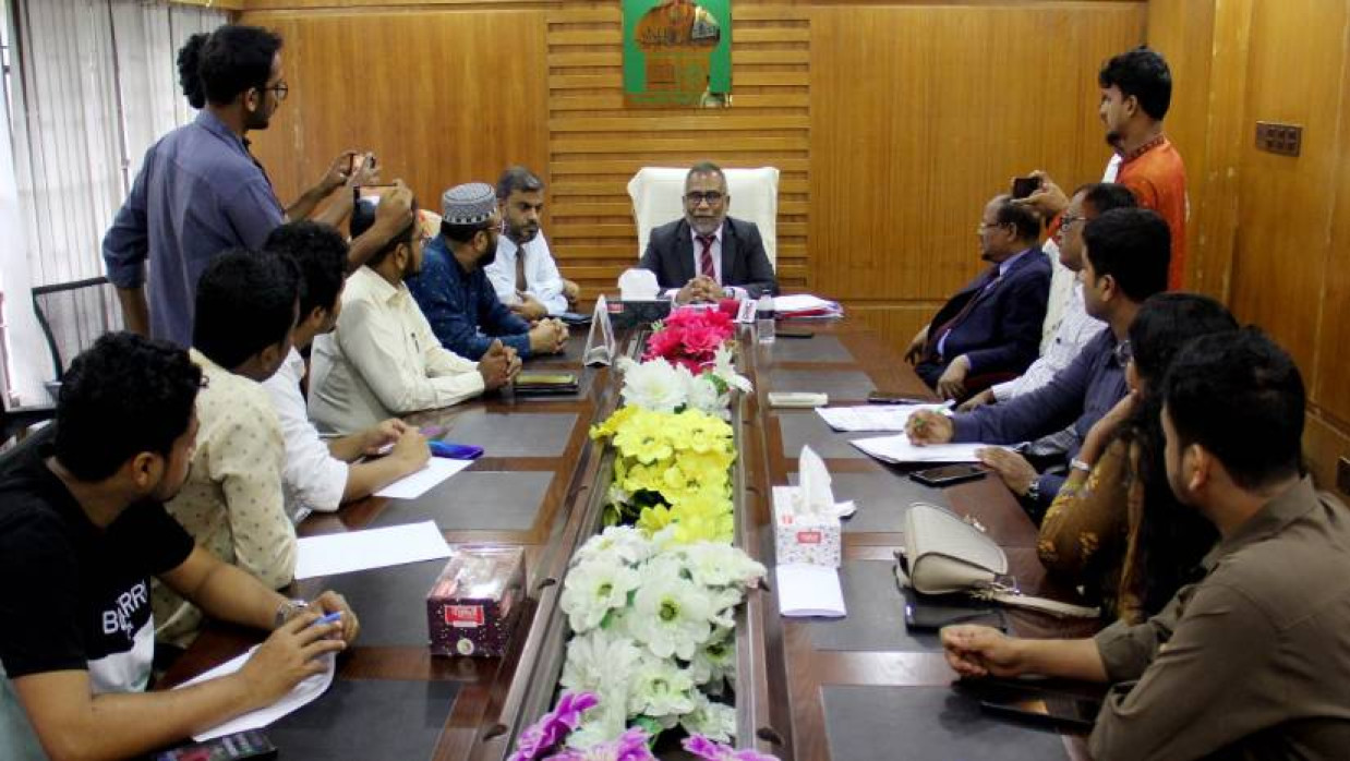 সাংবাদিকদের সঙ্গে ইবি উপাচার্যের মতবিনিময়