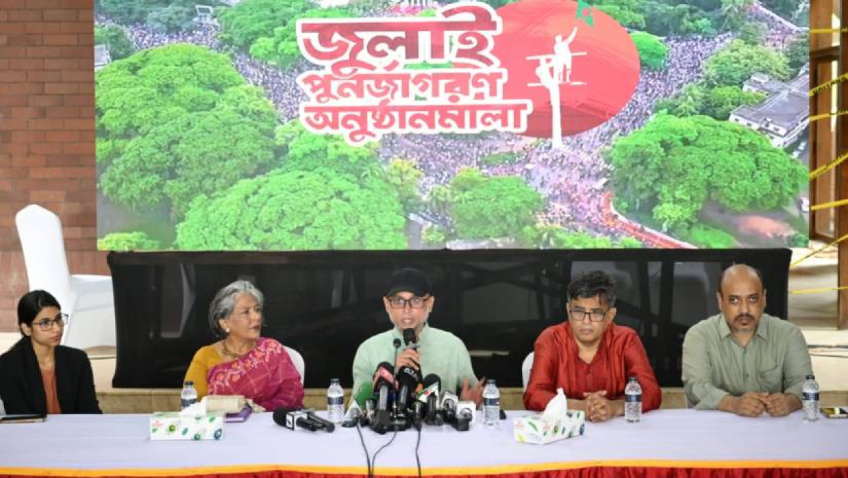 সংবাদ সম্মেলনে অংশ নেন সংস্কৃতিবিষয়ক উপদেষ্টা মোস্তফা সরয়ার ফারুকী