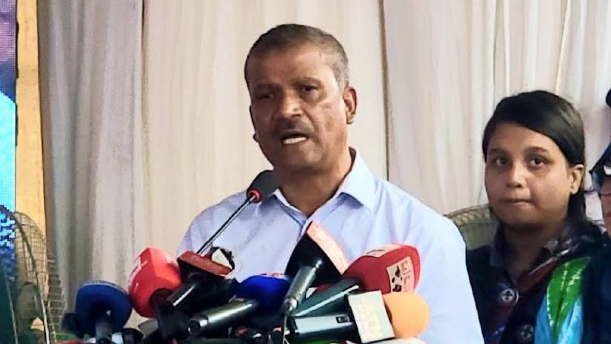 অনুষ্ঠানে বক্তব্য দিচ্ছেন আইন উপদেষ্টা ড. আসিফ নজরুল