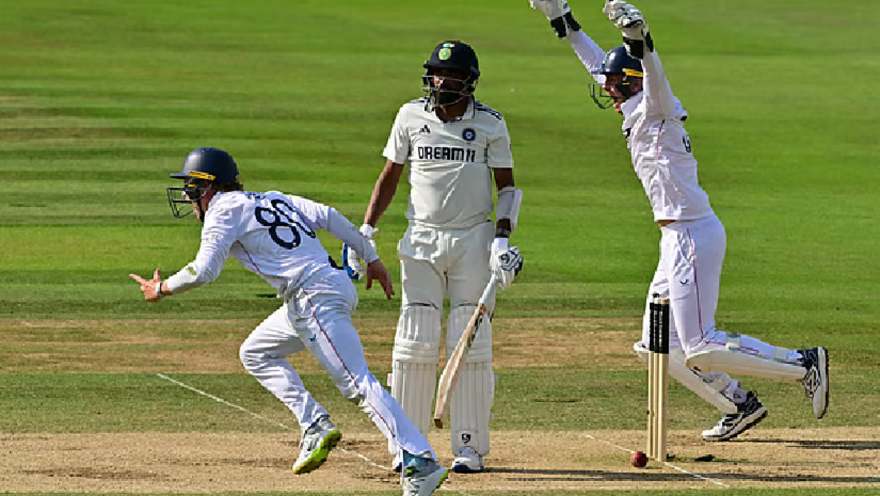 রোমাঞ্চের তীব্রতা ছড়িয়ে লর্ডসে ২২ রানে জিতল ইংল্যান্ড