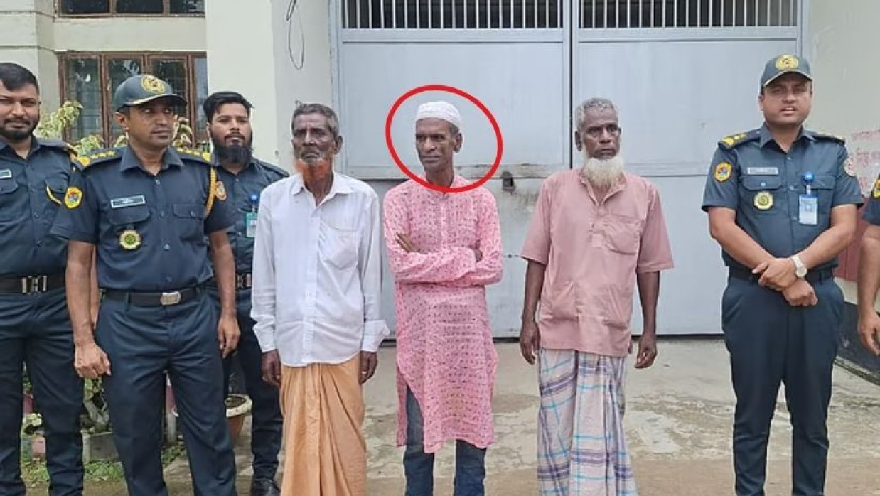  ৩০ বছর পর কারাগার থেকে মুক্তি পেয়েছেন কানু মিয়া (লাল বৃত্তে)