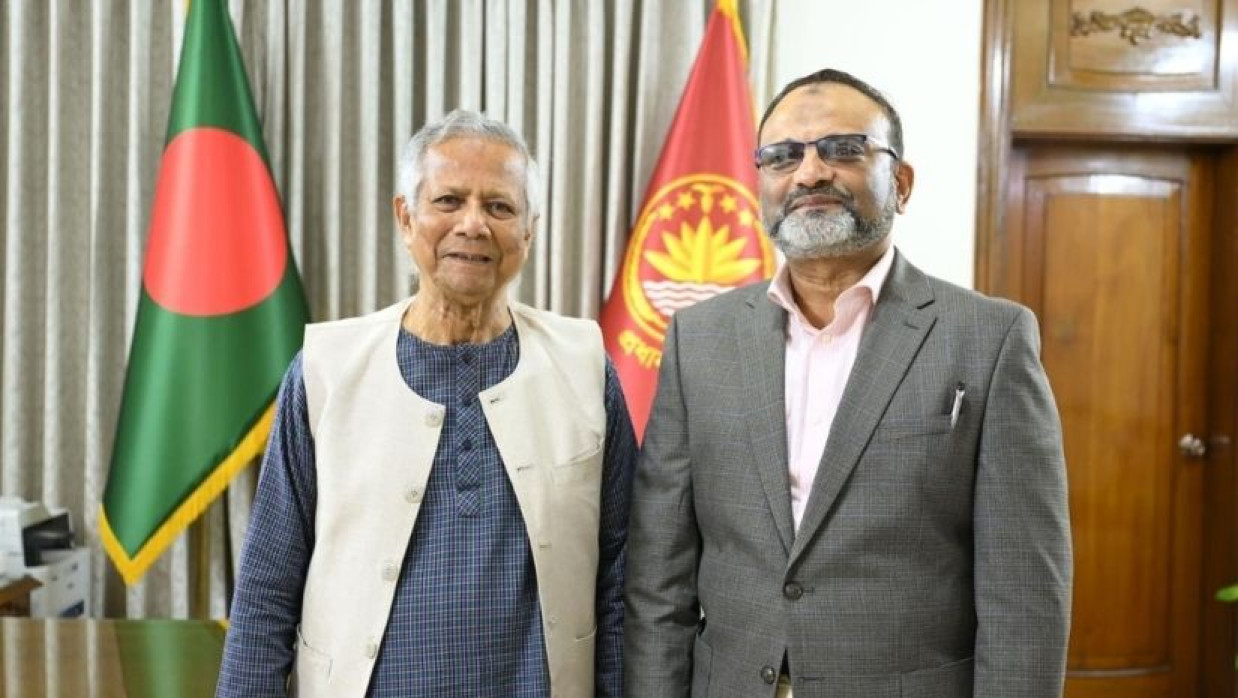 প্রধান উপদেষ্টার সঙ্গে ঢাবি উপাচার্যের সাক্ষাৎ