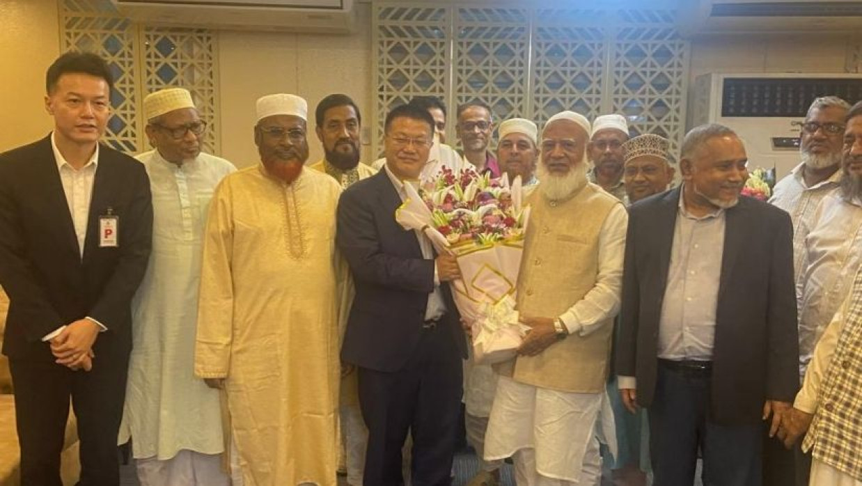আমীরে জামায়াতের আগমনে চীনা রাষ্ট্রদূতের ফুলেল শুভেচ্ছা