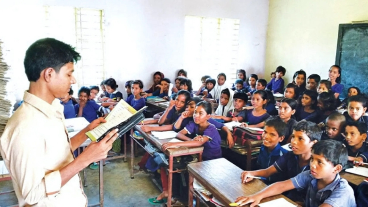 শ্রেণিকক্ষে শিক্ষক