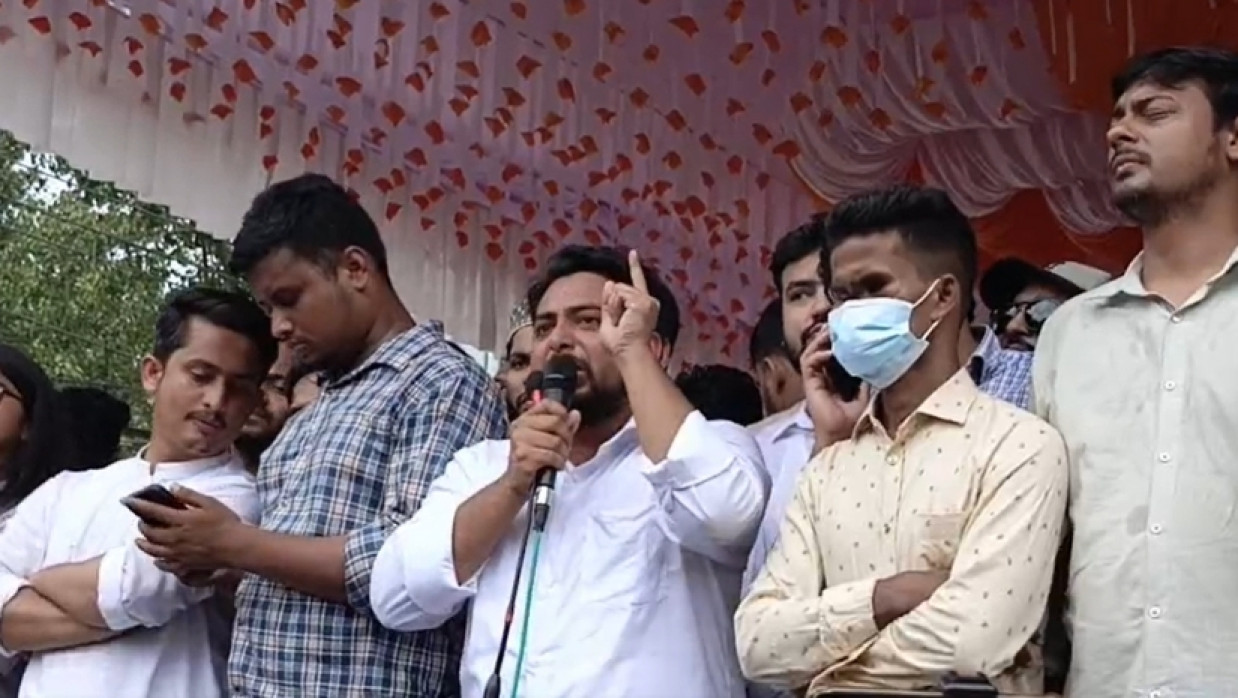 সমাবেশে নাহিদ ইসলাম