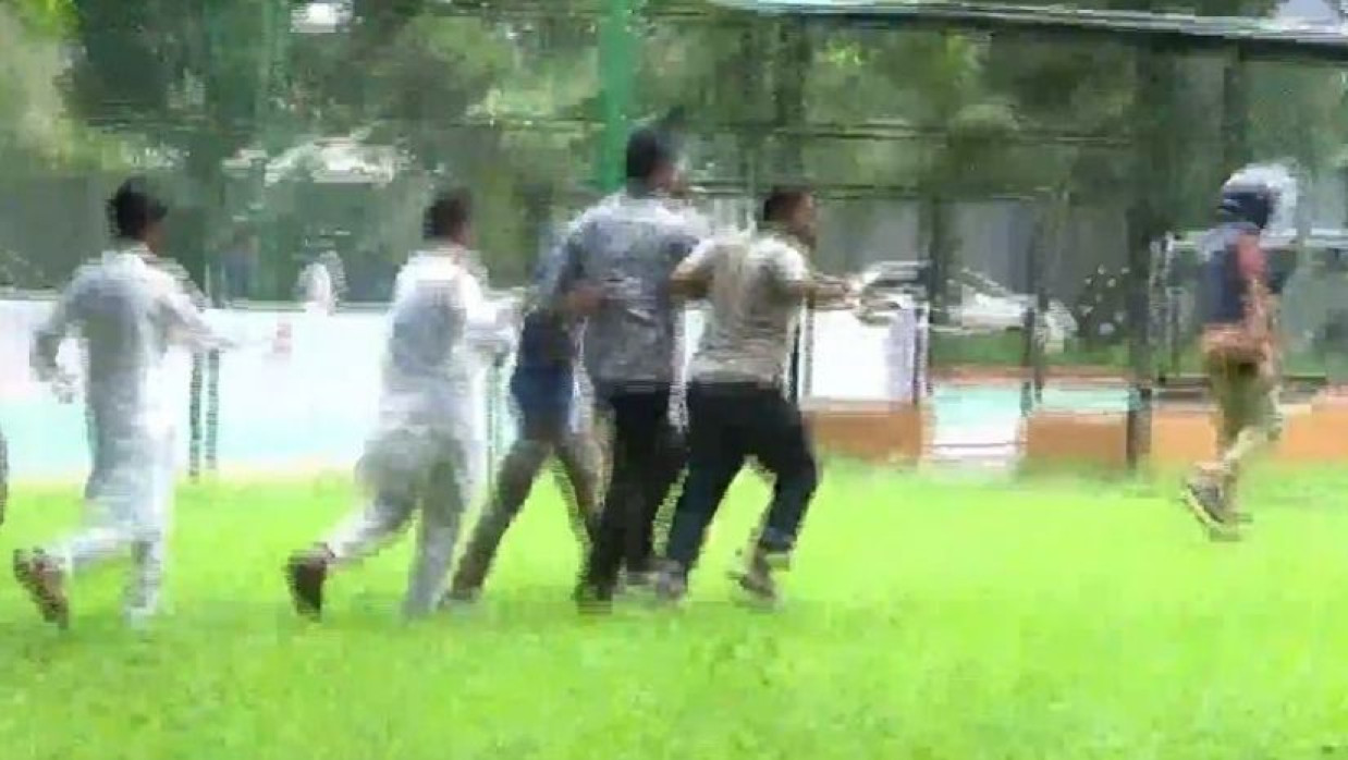 হাসনাত আব্দুল্লাহকে সরিয়ে নিচ্ছে পুলিশ