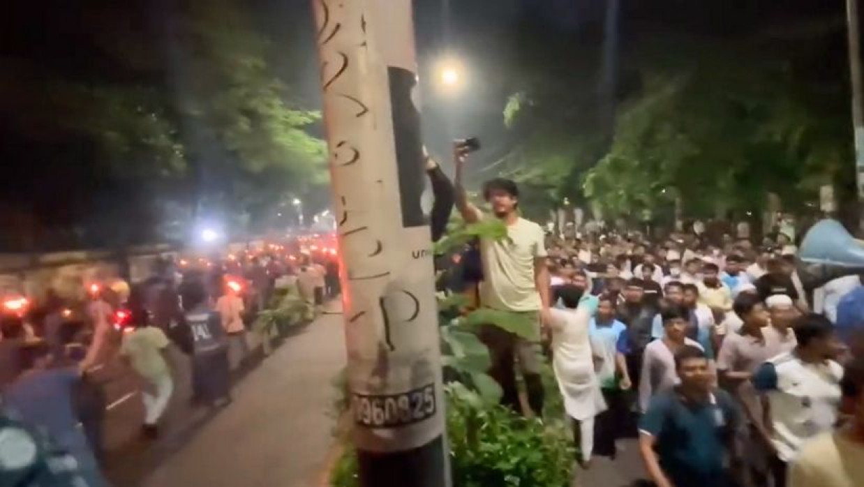 পাশাপাশি ছাত্রশিবির ও ছাত্রদলের কর্মসূচি