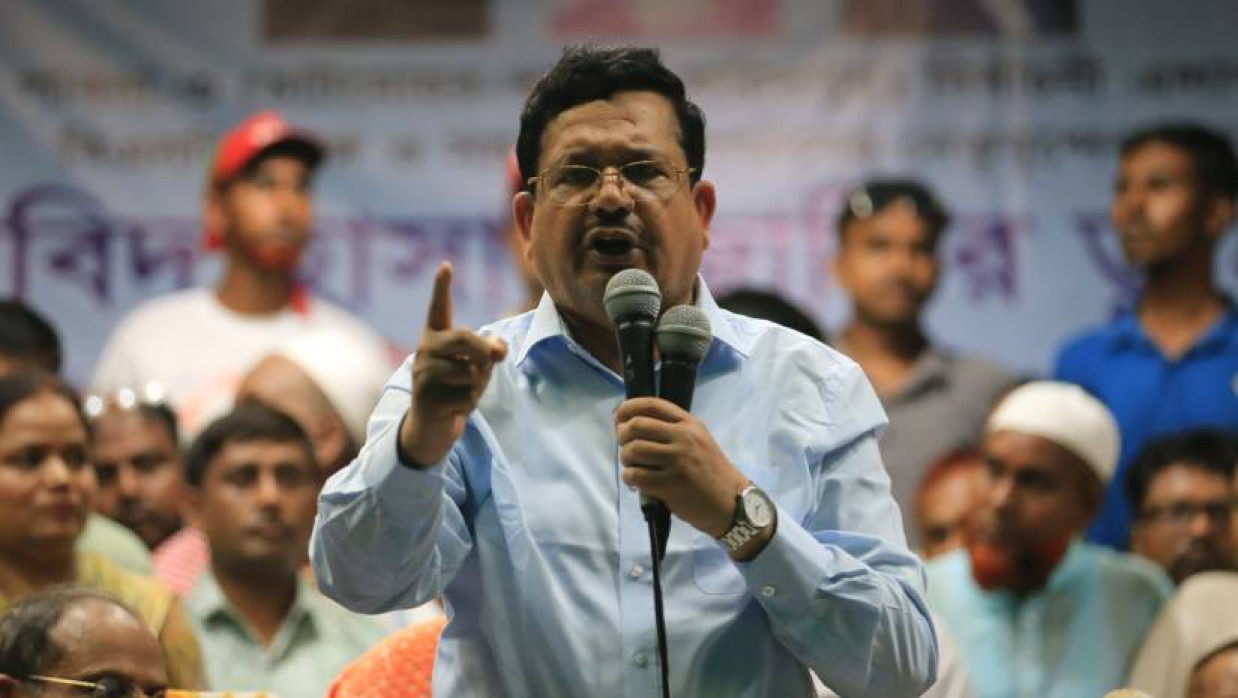 মতবিনিময় সভায় বক্তব্য দিচ্ছেন শিমুল বিশ্বাস। বুধবার বিকেলে পাবনার ফরিদপুর মুক্তমঞ্চে 