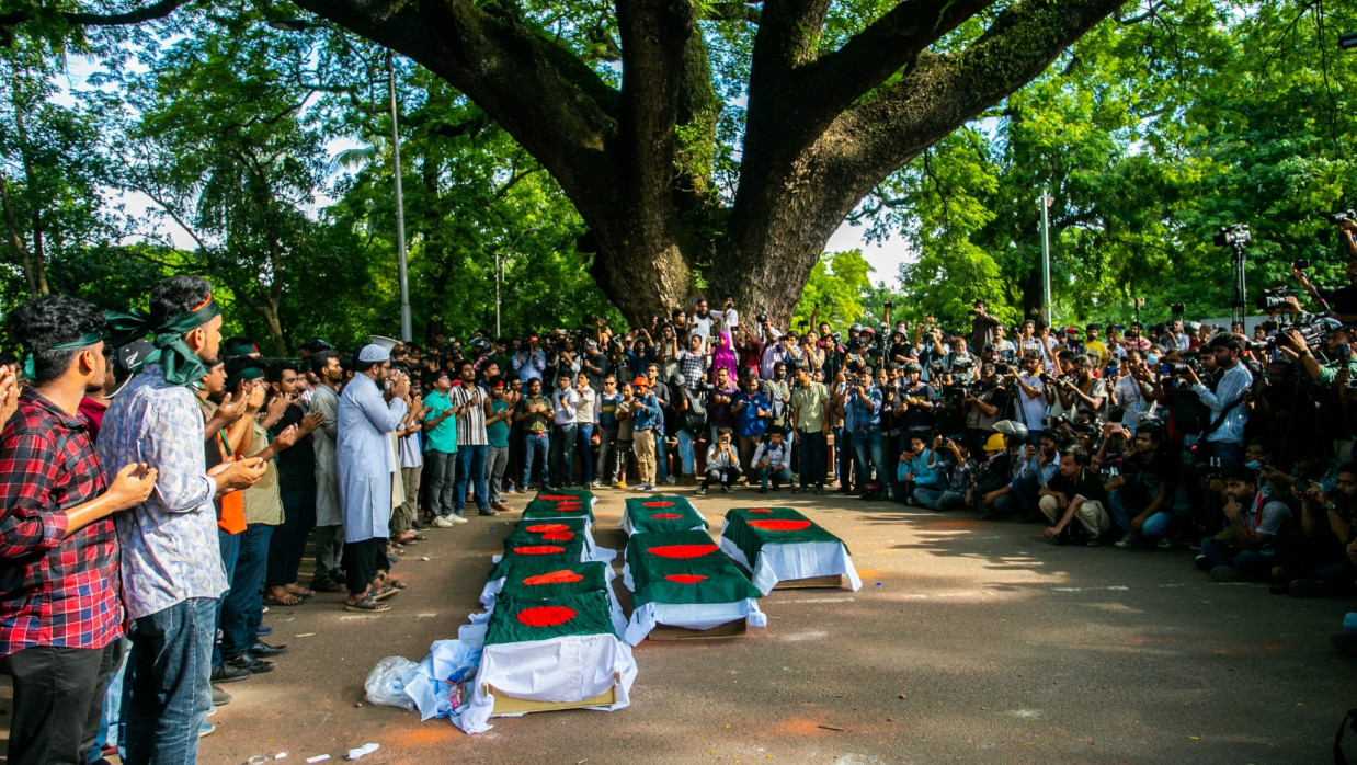 আন্দোলকারীদের গায়েবানা জানাজা আদায়