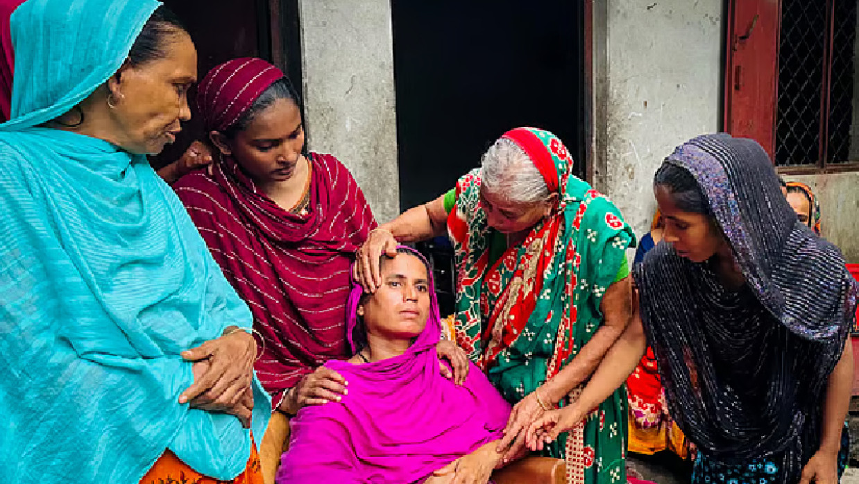 পরিবারের একমাত্র উপার্জনক্ষম ছেলেকে হারিয়ে বাকরুদ্ধ রমজান কাজীর মা মর্জিনা বেগম