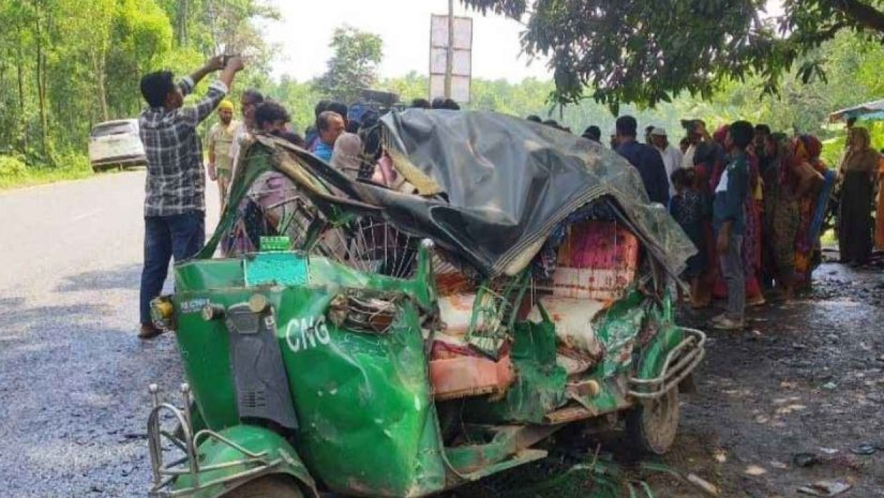 দুর্ঘটনাকবলিত সিএনজি