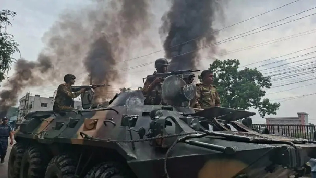 গোপালগঞ্জে সংঘর্ষ শুরুর পর সেনাবাহিনীর টহল