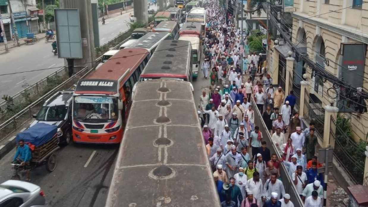 রাজধানীর বাংলামোটর মোড় থেকে তোলা ছবি