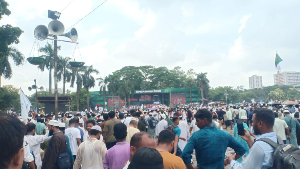 কানায় কানায় পূর্ণ সোহরাওয়ার্দী উদ্যান