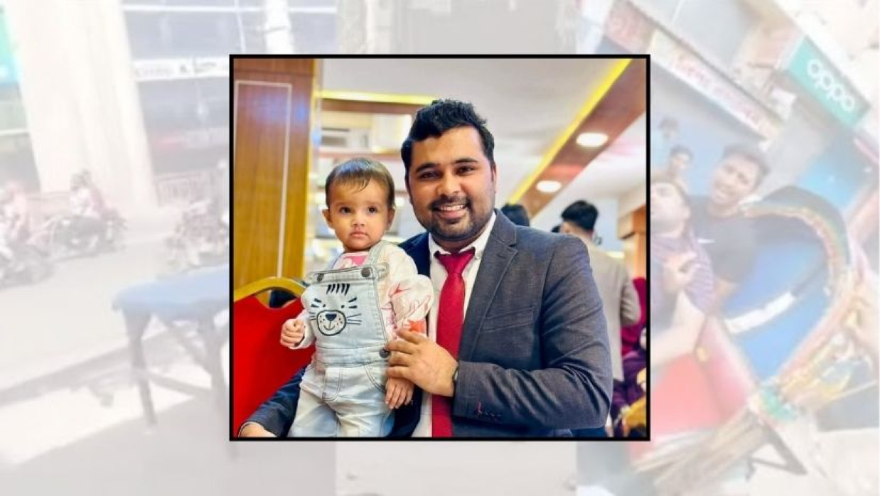 মো. আতিকুল ইসলাম রুবেল তার ছোট্ট মেয়ে ফারিস্তার সঙ্গে