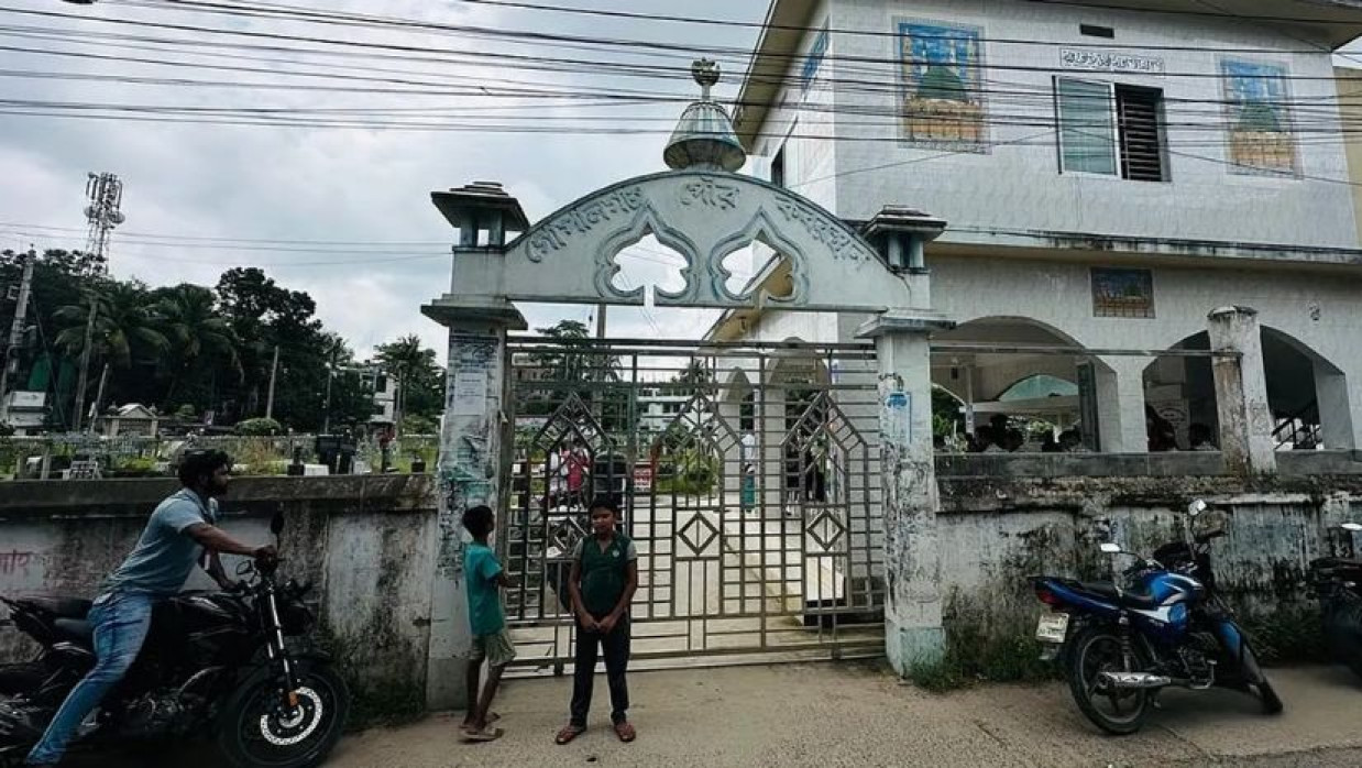 গোপালগঞ্জ পৌর কবরস্থানের ফটক