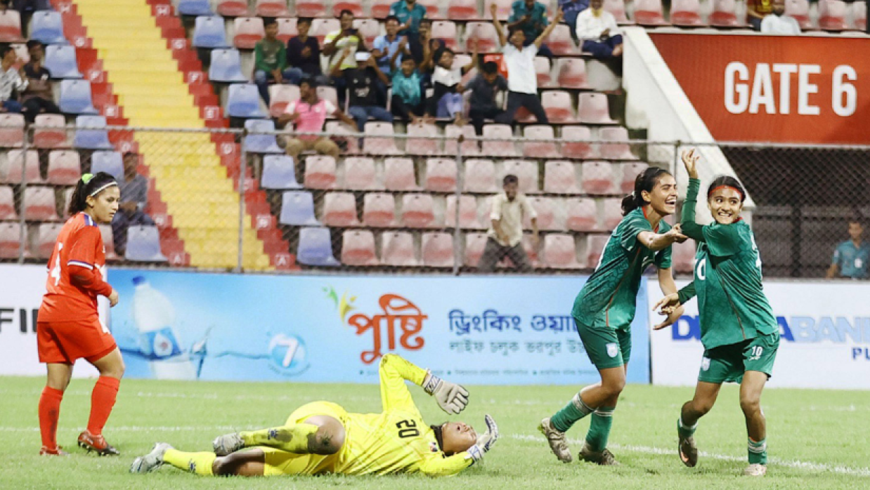 গোল–উৎসব করেছেন বাংলাদেশের মেয়েরা