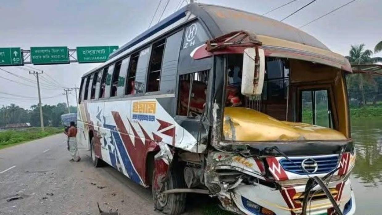 বাস-পিকআপ সংঘর্ষ