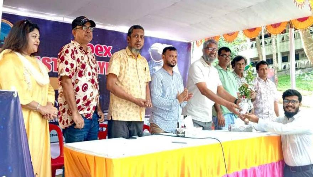  প্রতিযোগিতায় দুই শতাধিক শিক্ষার্থী অংশগ্রহণ করে