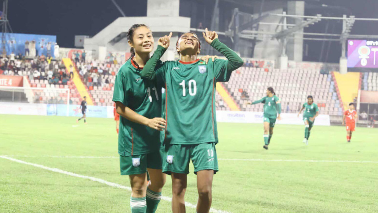 শিরোপা জয়ের পর উল্লাস 