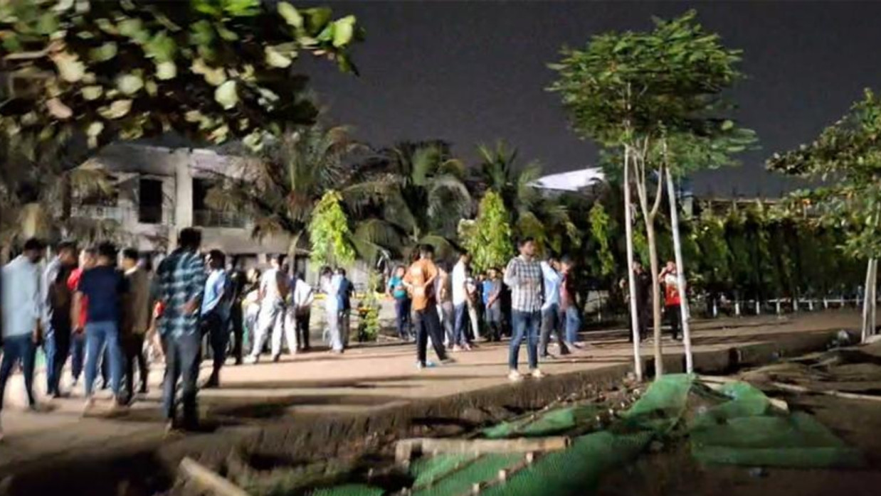 মধ্যরাতে বিক্ষোভ মাইলস্টোন স্কুল অ্যান্ড কলেজে