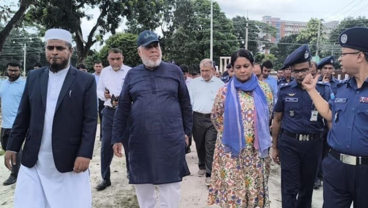 ক্ষতিগ্রস্ত এলাকা পরিদর্শনে সরকারের দুই উপদেষ্টা