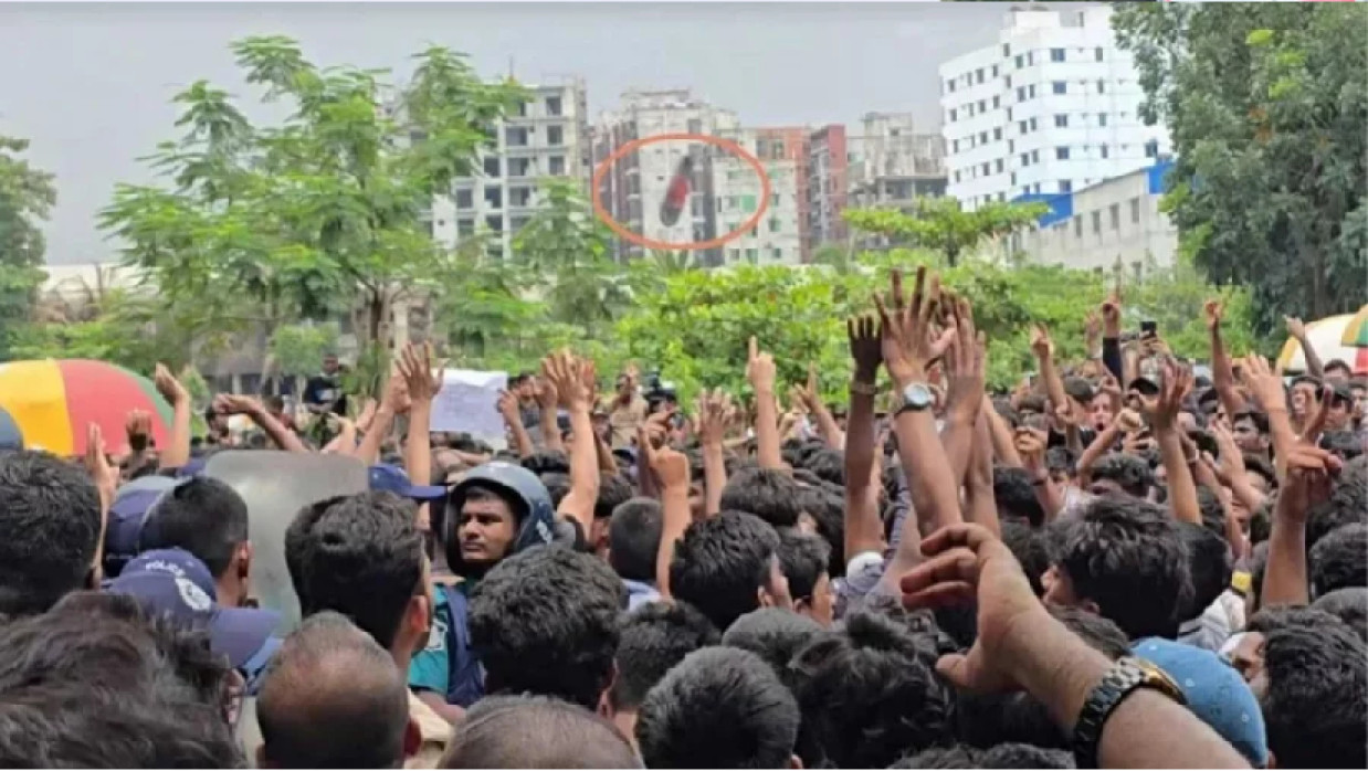 মাইলস্টোনে শিক্ষার্থী-পুলিশ সংঘর্ষ