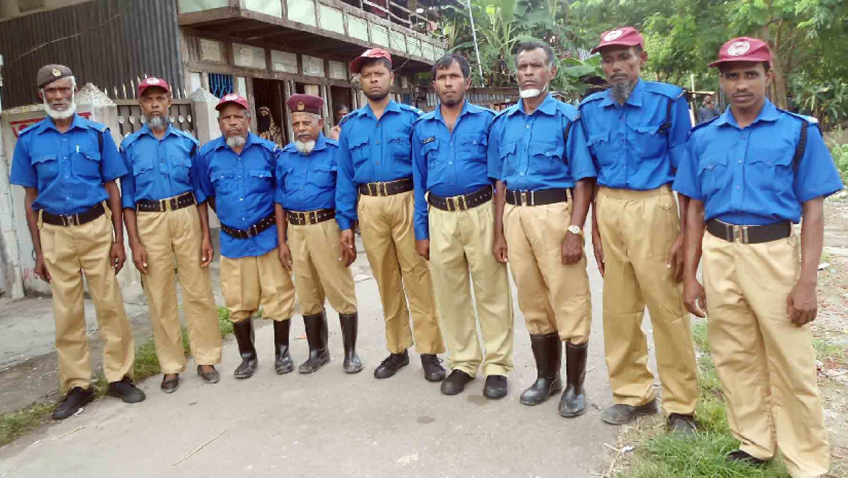 একদল গ্রাম পুলিশ