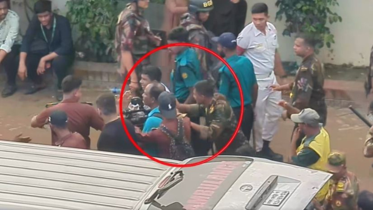 সাংবাদিকদের সঙ্গেও বাদানুবাদ হয় সেনাবাহিনীর সদস্যদের সঙ্গে