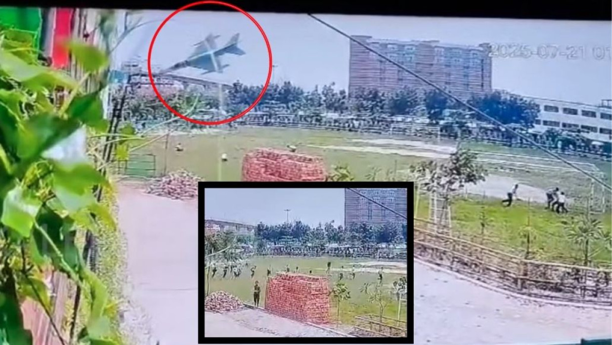 সিসিটিভি ফুটেজে বিমান বিধ্বস্তের দৃশ্য