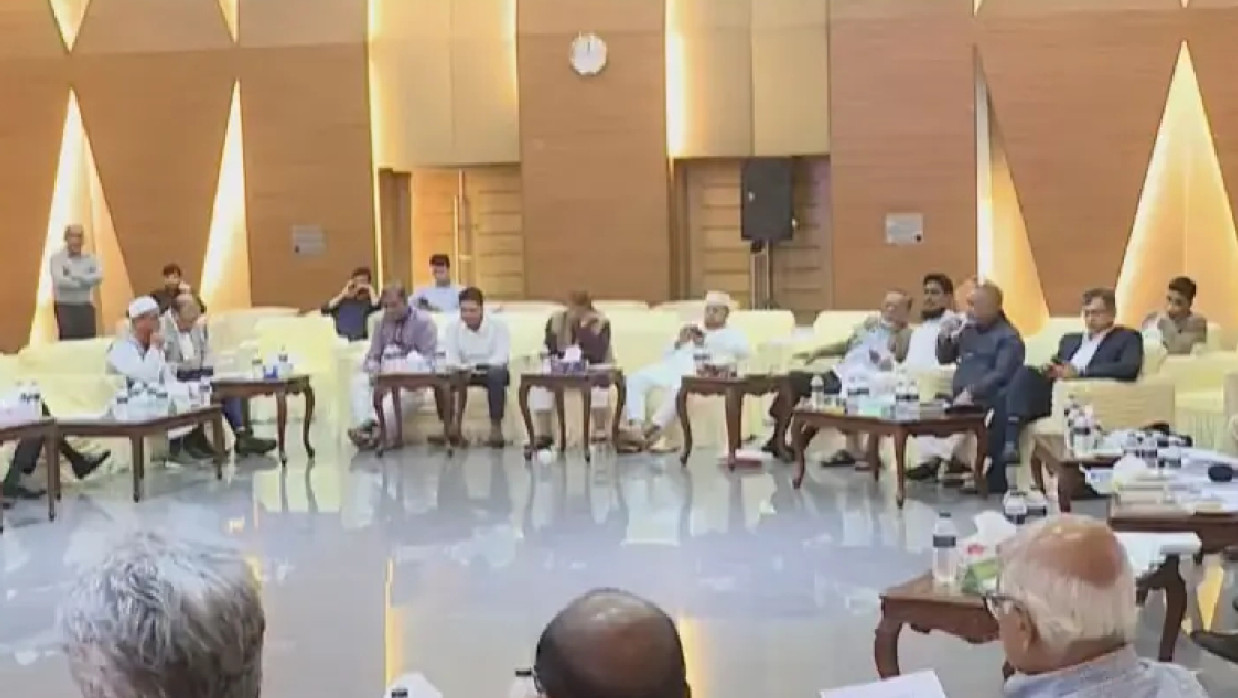 জাতীয় ঐকমত্য কমিশনের সভা