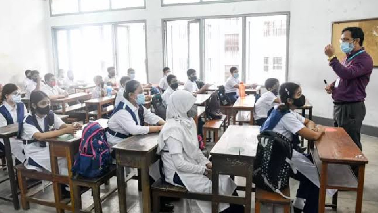 শ্রেণিকক্ষে শিক্ষক