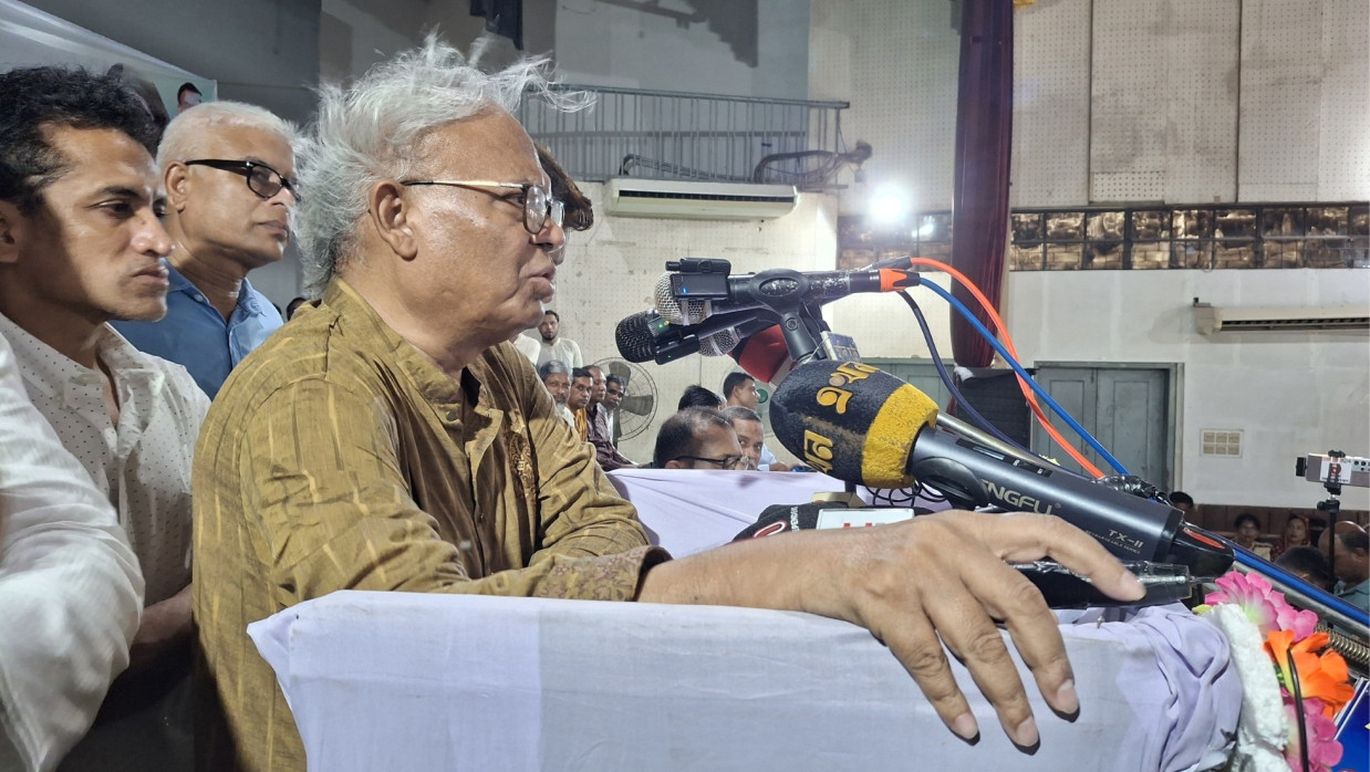 বক্তব্য রাখছেন রুহুল কবির রিজভী