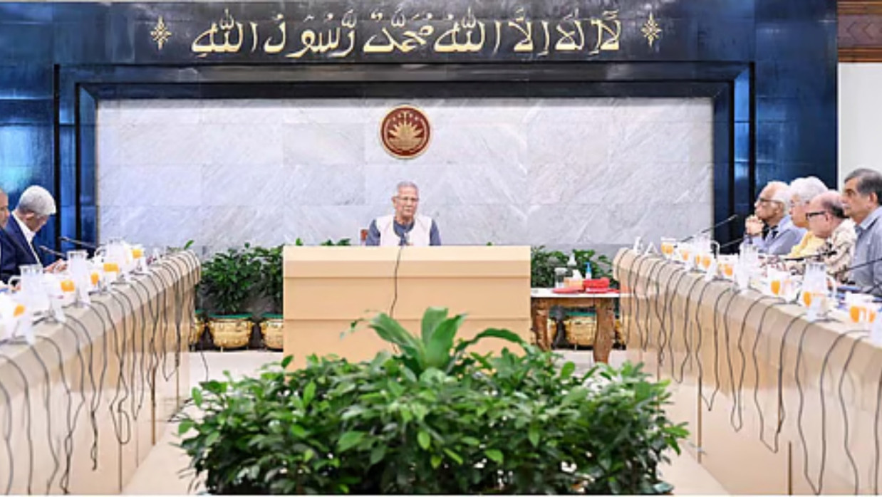 প্রধান উপদেষ্টা অধ্যাপক মুহাম্মদ ইউনূসের সভাপতিত্বে উপদেষ্টা পরিষদের বৈঠক হয়