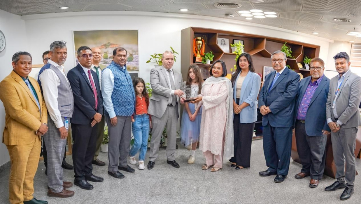 বিশ্ববিদ্যালয় প্রশাসনের পক্ষ থেকে ড. আব্দেলওয়াহাব সাইদানিকে স্বাগত জানানো হয়