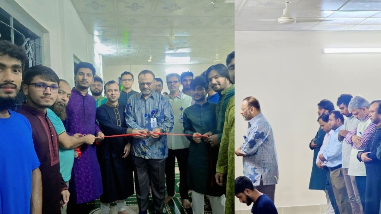 মসজিদ উদ্বোধন করে নিজেই ইমামতি করলেন ঢাবি ভিসি