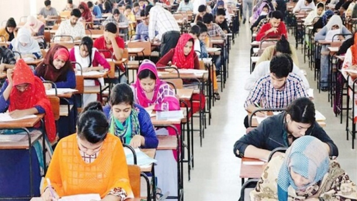 ভর্তি পরীক্ষা দিচ্ছেন ভর্তিচ্ছুরা