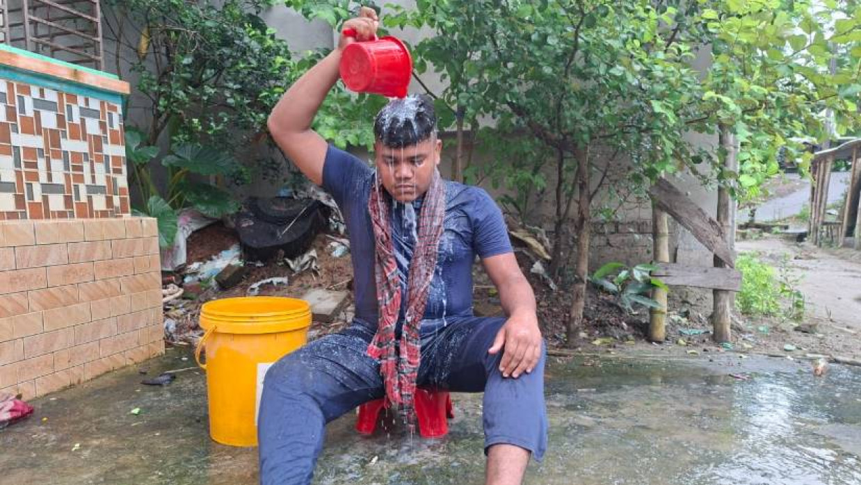 দুধ দিয়ে গোসল করছে ফাইম ভূঁইয়া