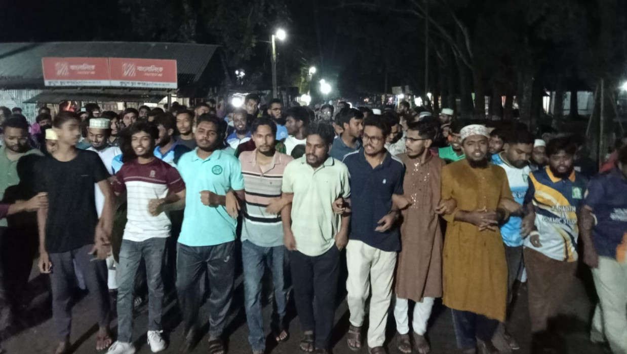 ইবিতে বিক্ষোভ