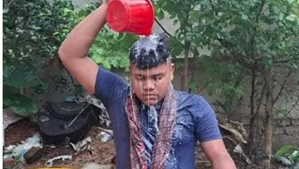 দুধ দিয়ে গোসল করে ছাত্রলীগ থেকে পদত্যাগ বিএনপি নেতার ছেলের
