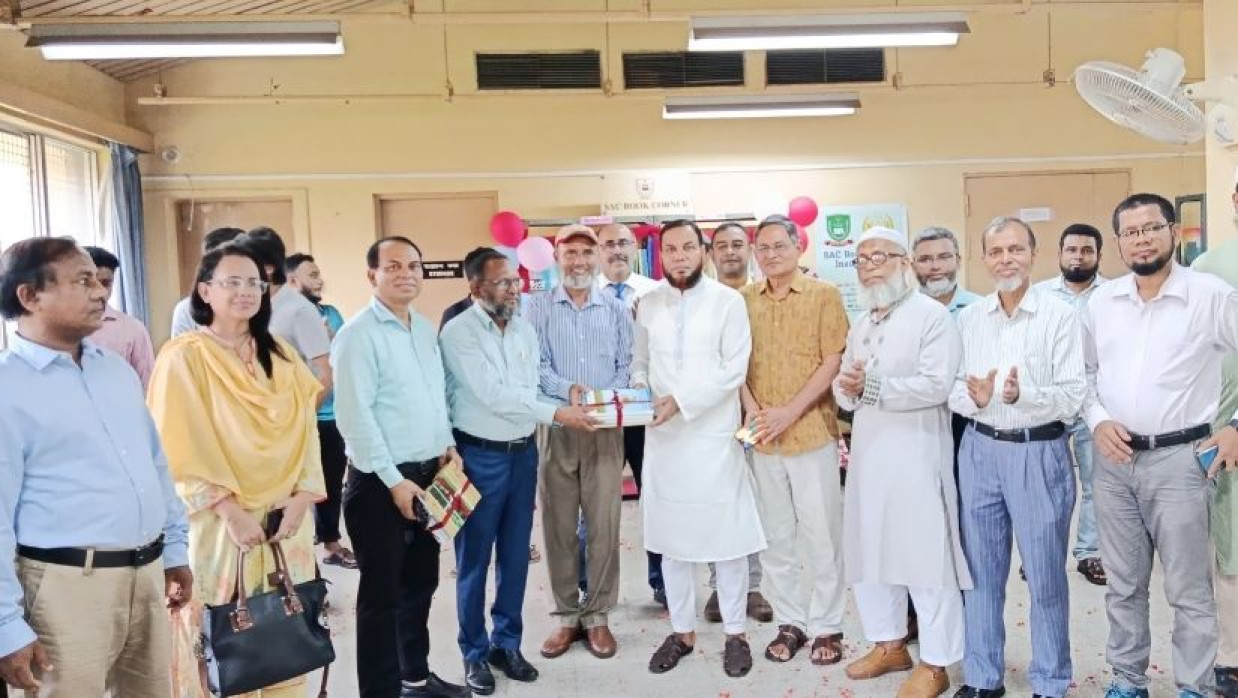 সম্প্রতি সার্ক বুক কর্নারটি উদ্বোধন করা হয়