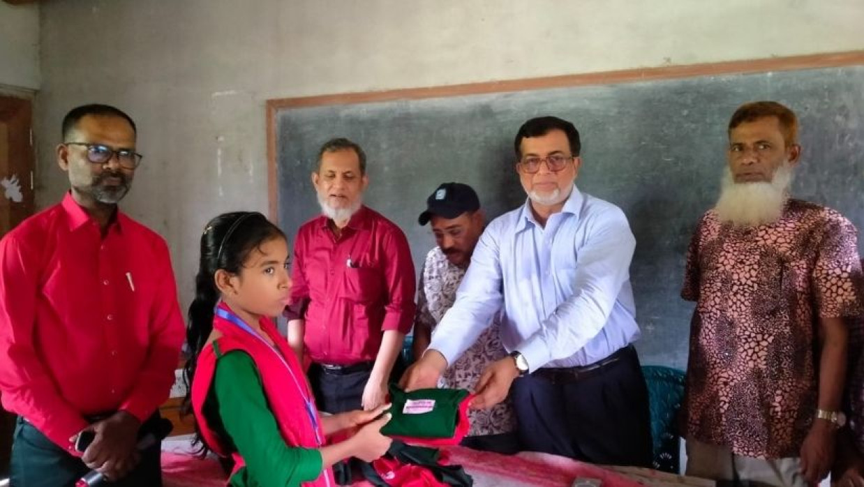 ১৫০ শিক্ষার্থী পেল নতুন স্কুল ড্রেজ