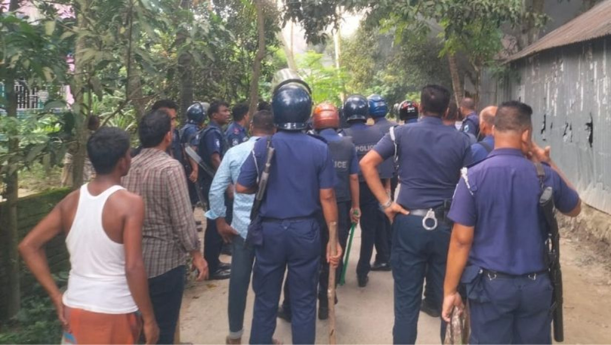 পুলিশ ও সেনাবাহিনী টহলের জোরদার