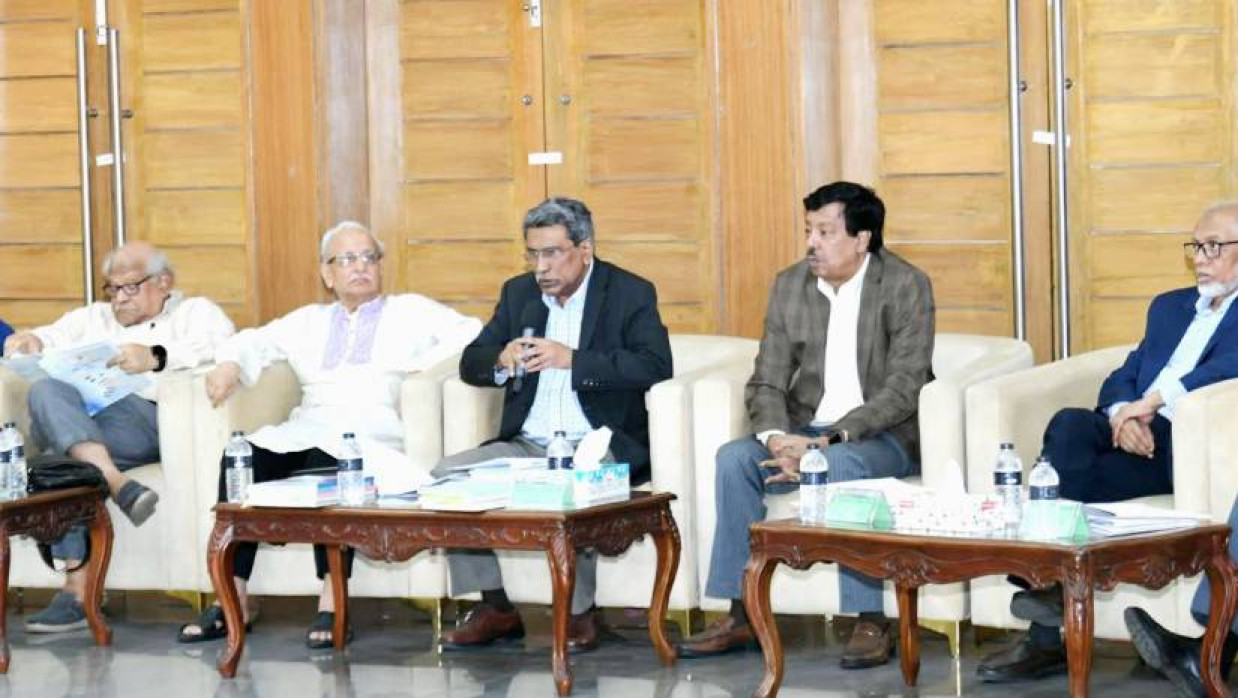 রাজধানীর ফরেন সার্ভিস একাডেমিতে জাতীয় ঐকমত্য কমিশনের বৈঠকে বক্তব্য দেন ড. আলী রীয়াজ 