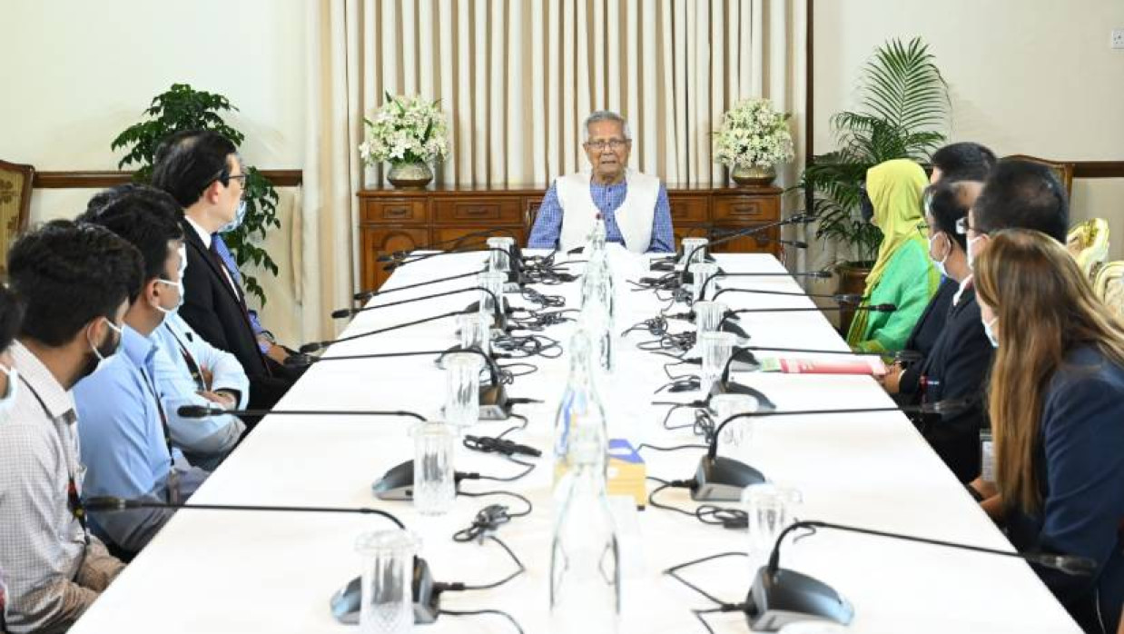 সিঙ্গাপুর, চীন, ভারতের চিকিৎসক ও নার্সরা রাষ্ট্রীয় অতিথি ভবন যমুনায় প্রধান উপদেষ্টা অধ্যাপক মুহাম্মদ ইউনূসের সঙ্গে সাক্ষাৎ করেন