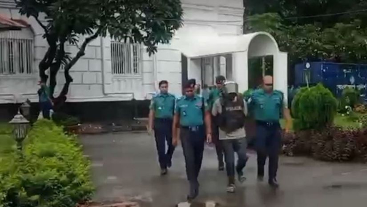  আসামিদের ট্রাইব্যুনালে হাজির করা হয়