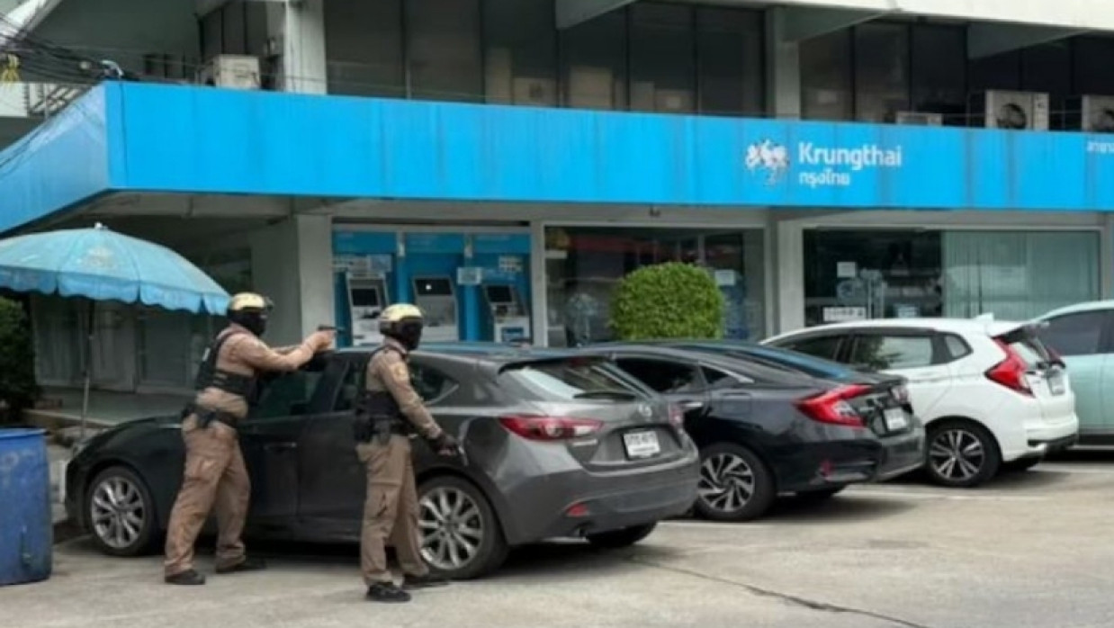 ব্যাংককে বন্দুকধারীর হামলা